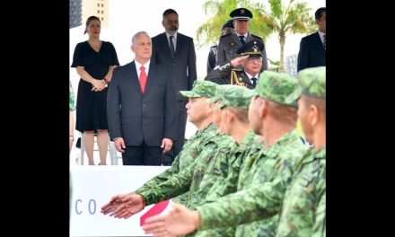 Preside Román Cepeda desfile del inicio de la Independencia