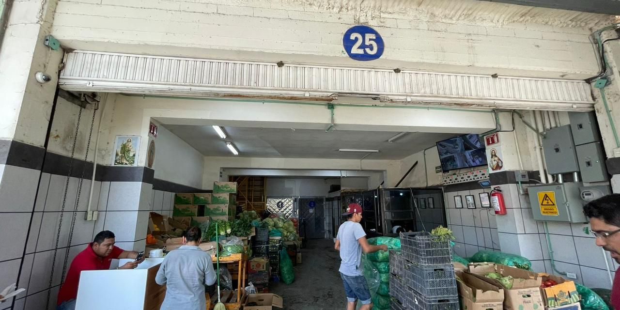 Revisan condiciones de comercios en mercados en Torreón