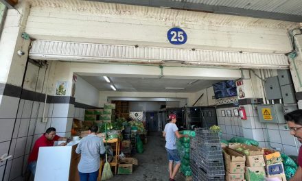 Revisan condiciones de comercios en mercados en Torreón