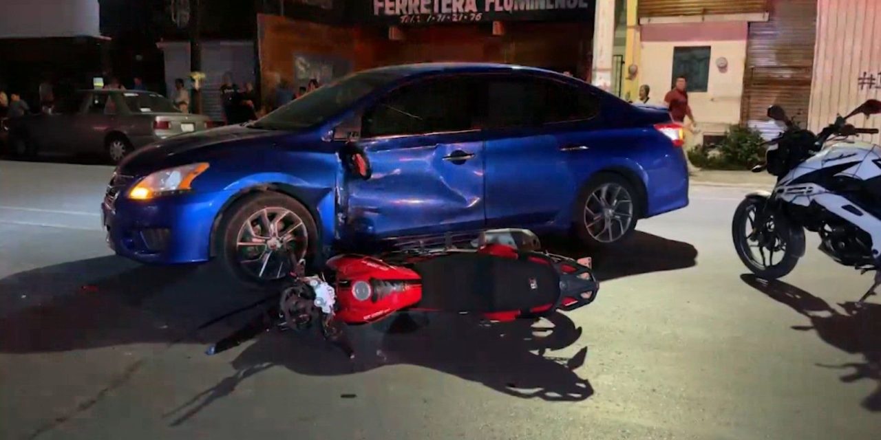 Se le atraviesa a motocicleta y ocasiona accidente en Saltillo