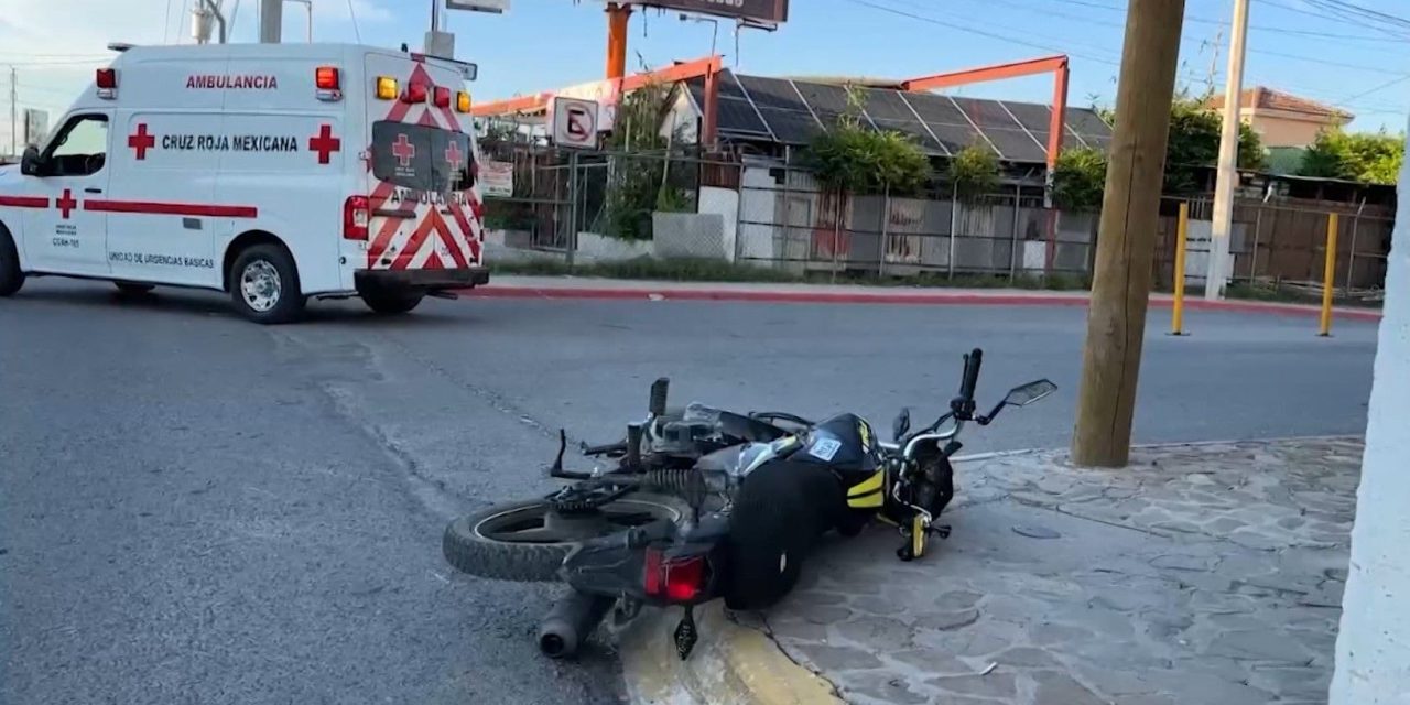 Hombre cae de su moto y queda lesionado en Saltillo