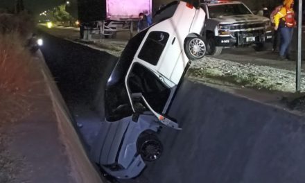 Saltillo: Se duerme y cae en canal; llegaron los policías a despertarlo