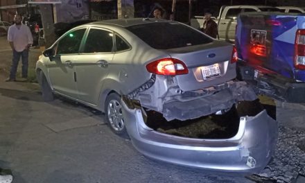 Conductora en estado de ebriedad atropella a dos personas y choca al norte de Saltillo