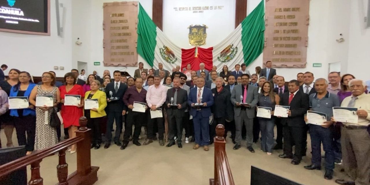 Congreso del Estado reconoce a locutores de RCG Media