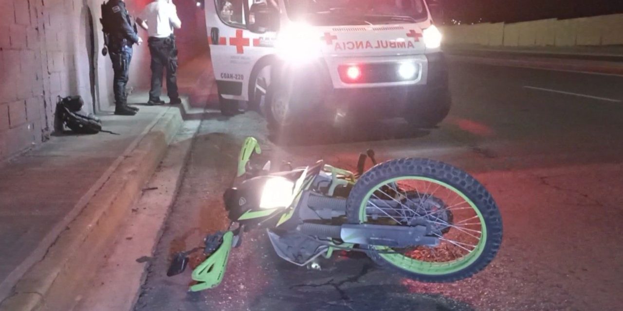 Motociclista derrapa y se lesiona el rostro al sur de Saltillo