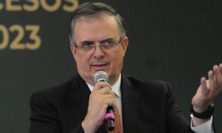 Marcelo Ebrard exhibe las presuntas irregularidades de Morena en favor de Sheinbaum