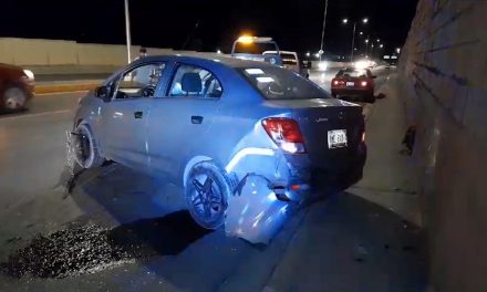 Saltillo: Ebrio se duerme y barda lo despierta tras chocar