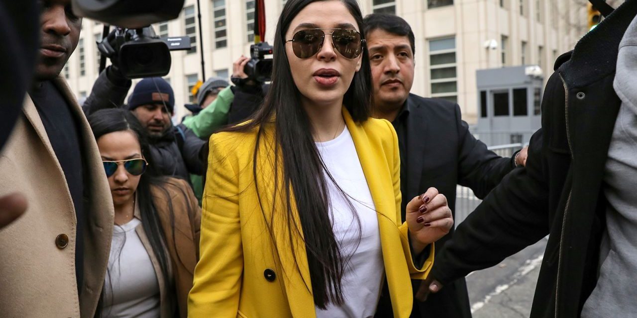 Emma Coronel sale de prisión