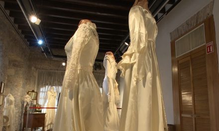 Hay una exposición de vestidos de novia de la primera mitad del siglo 20 en el Museo del Palacio