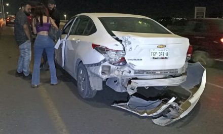 Huyen tras provocar fuerte choque en Saltillo