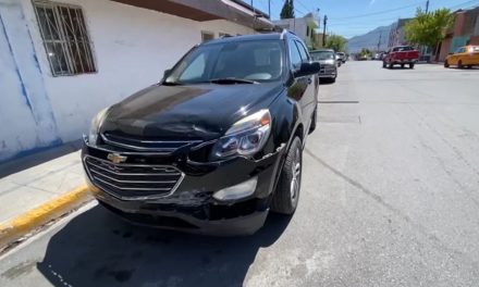 Ignora alto obligatorio y ocasiona choque en la colonia Bellavista