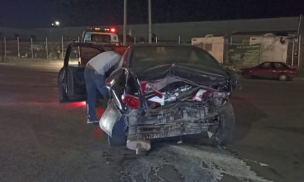 Saltillo: Les arruina el viaje que iban a hacer, ebrio los chocó y acabó con su despensa