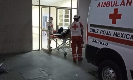 Hombre termina lesionado luego de derrapar su moto en Saltillo