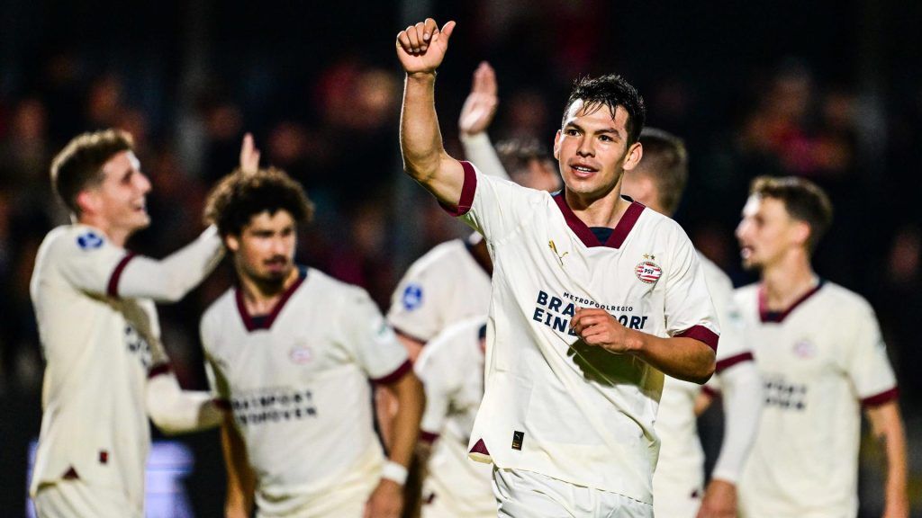 El PSV mantiene su paso perfecto en la Eredivisie con gol del ‘Chucky’