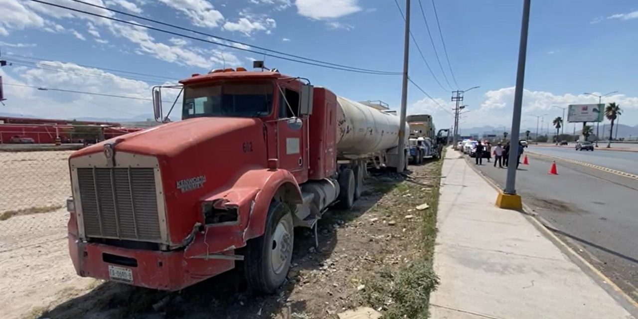 Saltillo: Derriba luminaria; se sintió mal por no comer desde ayer