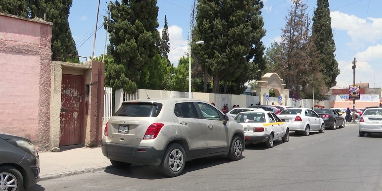 Regresó la mala cultura vial a las afueras de escuelas de Saltillo