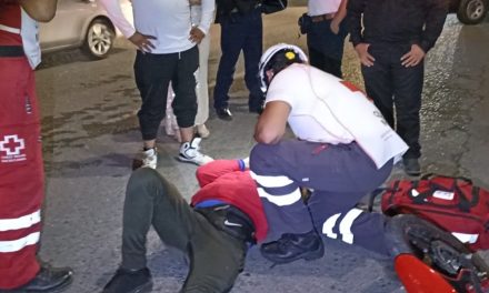 Motociclista se lleva a compañero motociclista en Saltillo