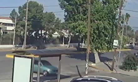 Pareja sufre grave accidente cuando viajaban en moto sobre el bulevar Coss en Saltillo