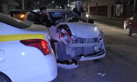 Saltillo: Ni uno ni otro aceptan culpa, tras choque, ambos alegaron verde
