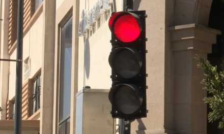 Colocan semáforo nuevo en el centro de Saltillo para acceso a Paseo Capital