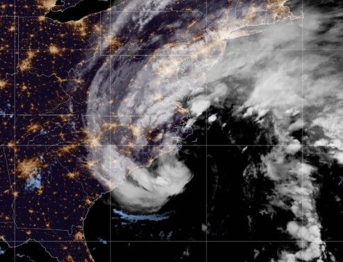 Tormenta tropical Ofelia se fortalece ante la costa este