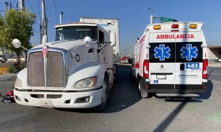 Motociclista es arrollado por un tráiler en Ramos Arizpe