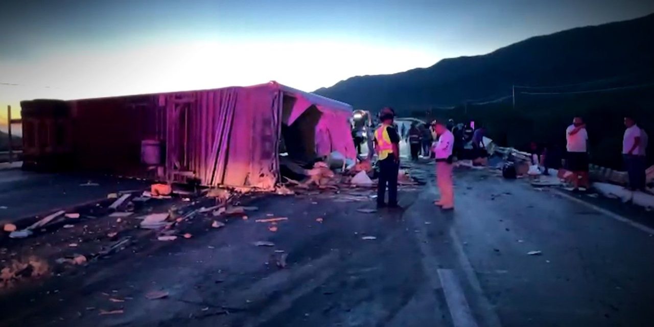Trailero se mata en la carretera a Torreón