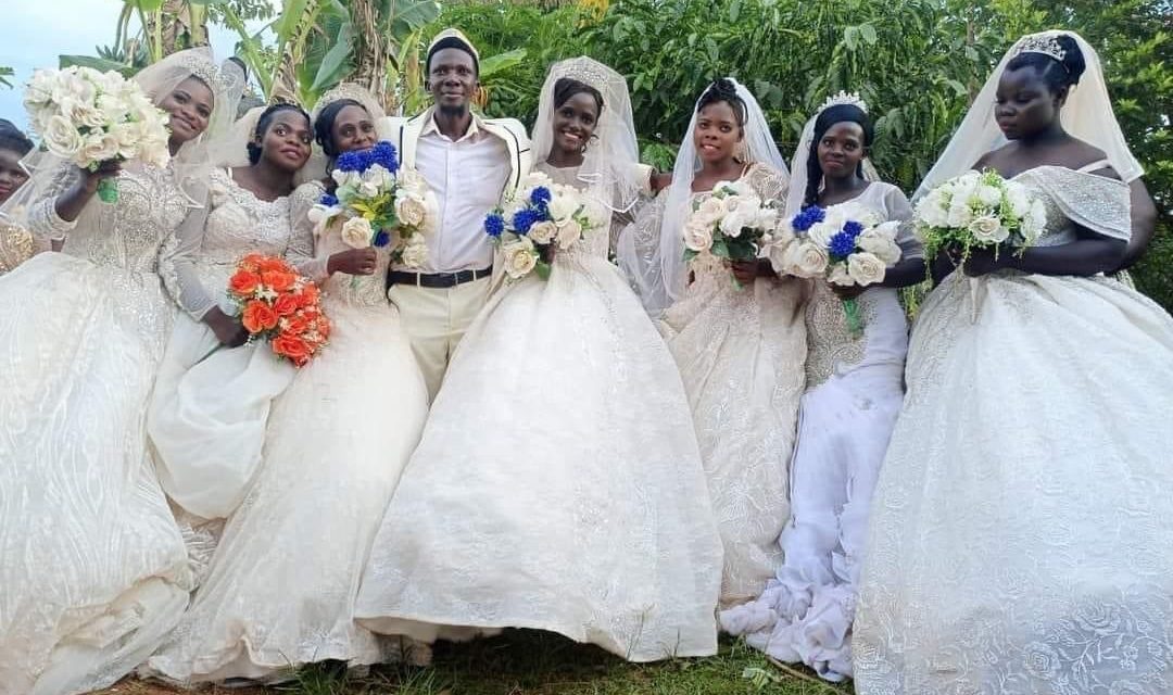 Curandero de Uganda se casa… ¡con 7 esposas!