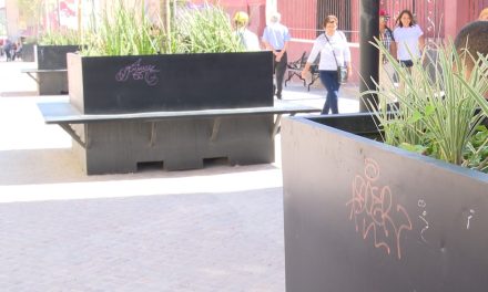 Vandalizan bancas de Paseo Capital en Saltillo