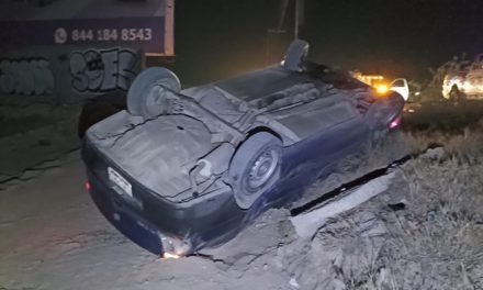Falla mecánica lo hace volcar en Saltillo
