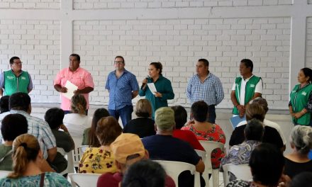 Entregan alimentos en Villa de Cloete