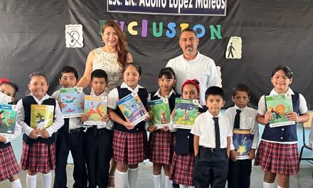 Entregan con éxito 50 mil libros de texto en la Carbonífera