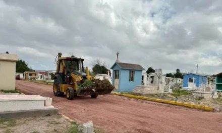 Limpian panteones de Monclova