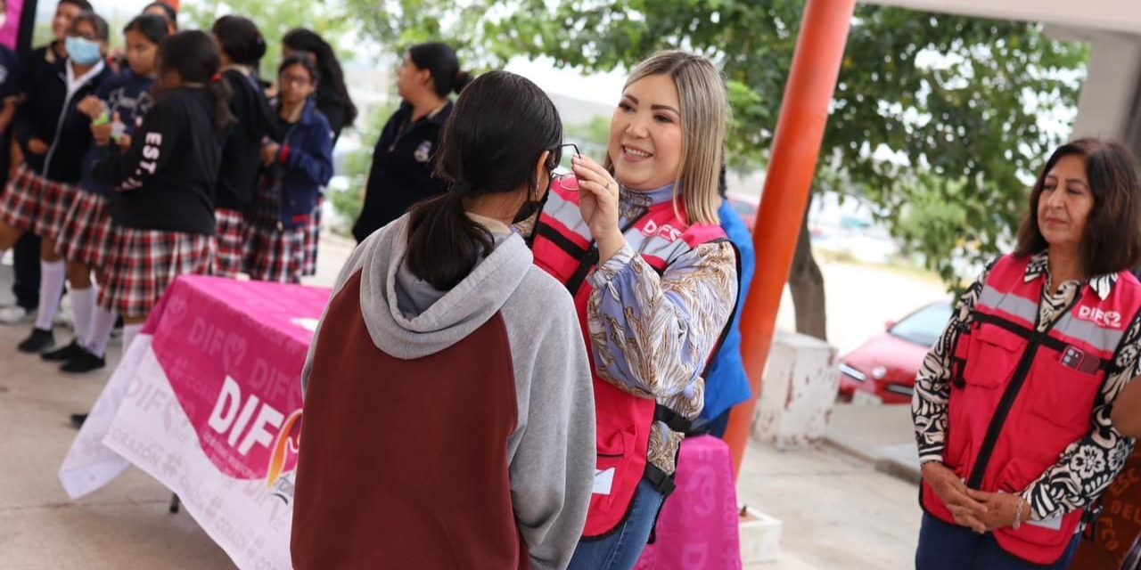 Entregan lentes en el programa ‘Ver Bien Para Aprender Mejor’