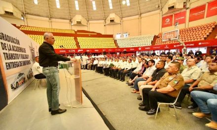 Preside Román Cepeda graduación de Academia de Tránsito
