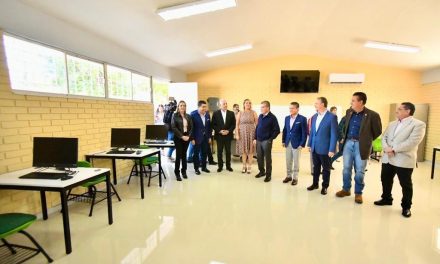 Entregan obras de infraestructura educativa en Torreón