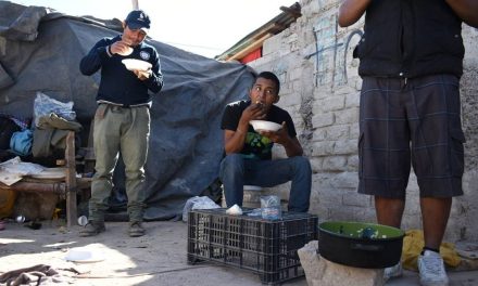 Evalúan a dependencias en atención a migrantes