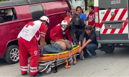 Saltillo: mecánico es aplastado por auto; sufre lesiones en el tórax