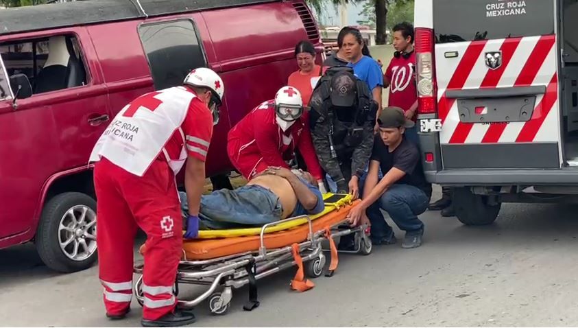 Saltillo: mecánico es aplastado por auto; sufre lesiones en el tórax