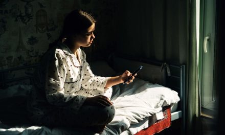 ‘Facebook no solo daña a los niños, sino que miente a los usuarios’; la necesidad de regular las redes sociales