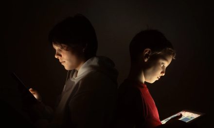 Las redes sociales se aprovechan del dolor de los niños; así es la demanda de 41 estados contra Meta en EU