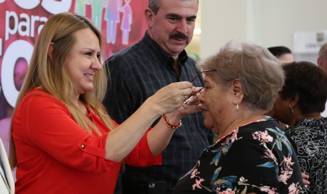 Otorga DIF Coahuila 10 mil lentes para la presbicia