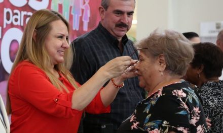 Otorga DIF Coahuila 10 mil lentes para la presbicia
