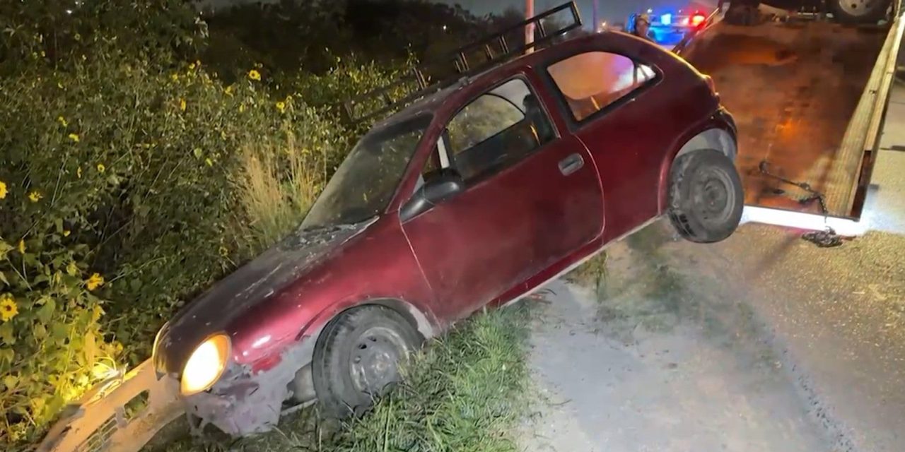 Abandonan carro accidentado en Saltillo