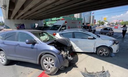 Dos mujeres terminan heridas en Saltillo tras accidente automovilístico