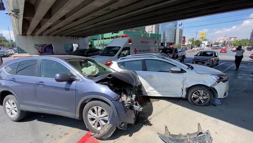 Dos mujeres terminan heridas en Saltillo tras accidente automovilístico