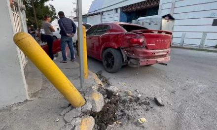No respeta el alto y provoca accidente en Saltillo