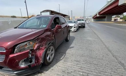 No respeta luz roja y provoca accidente en Saltillo