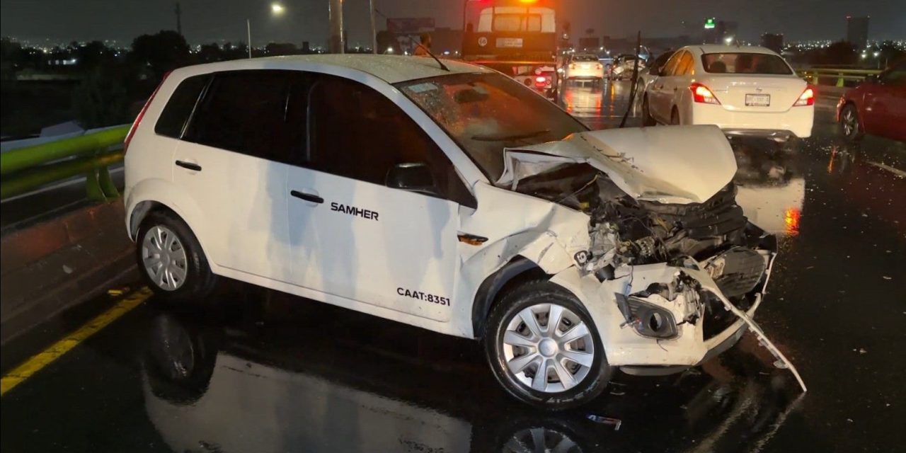 Acelerado conductor provoca choque en Saltillo