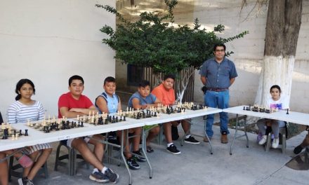 Potencian capacidades de desarrollo infantil en talleres de ajedrez en Parras